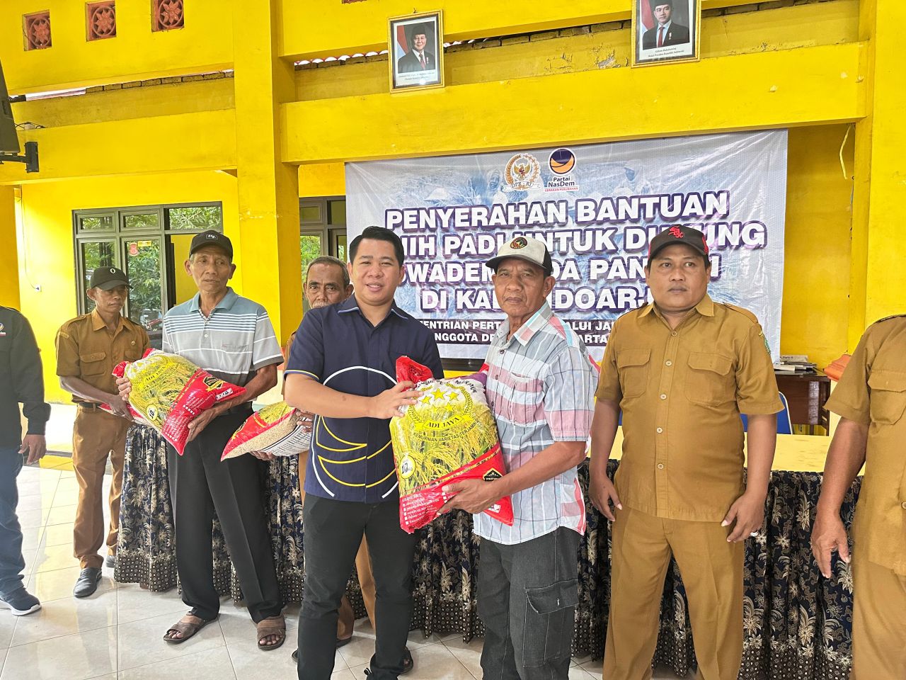 Wujudkan Swasembada Pangan, Partai NasDem Sidoarjo Beri Bantuan Benih 70,9 Ton untuk 103 Poktan dan Gapoktan