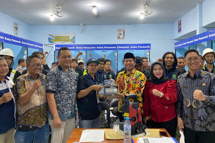 Dorong Anak Muda Sidoarjo Siap Kerja dan Buka Usaha, Zakaria Dimas Support Pelatihan Reparasi AC dan Make Up Artis